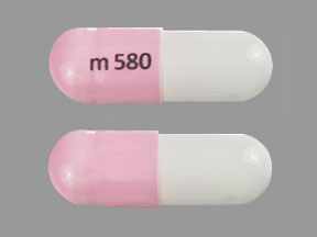 Pill m580 Pink & White Capsule/Oblong is Budesonide Extended-Release (Enteric Coated)