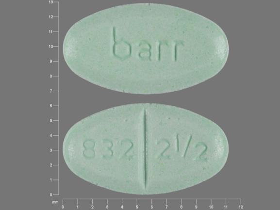 Pill barr 832 2 1/2 Green Oval is Warfarin Sodium