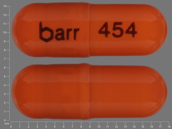 Pill barr 454 Orange Capsule/Oblong is Claravis