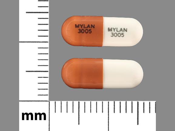 Pill MYLAN 3005 MYLAN 3005 Brown & White Capsule-shape is Thiothixene